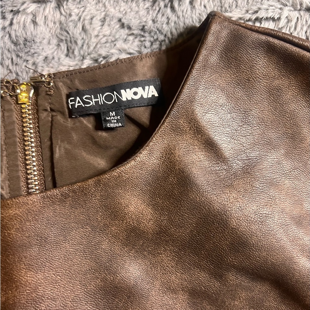 Like new fashion nova back zip faux leather crop top - Picture 3 of 6